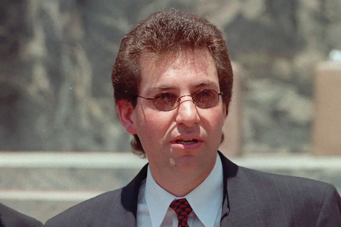 How tall is Kevin Mitnick?